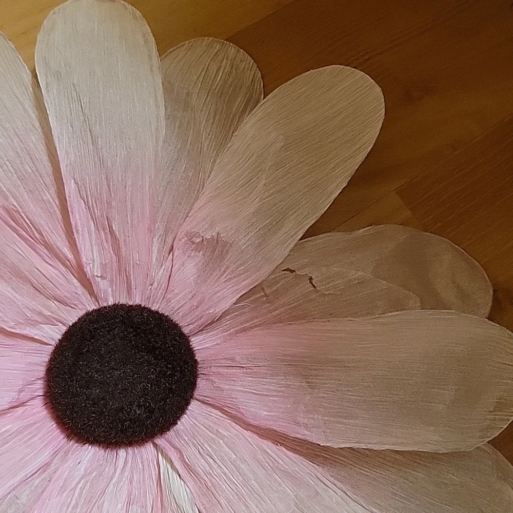 Paper fowers‎ lot of 13 diffrent sizes pink brown green yellow home decor